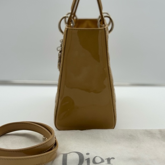 Dior Tan Quilted Handbag Size Medium Patent Leather - Picture 11 of 17